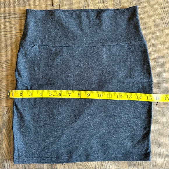 💥3/$17💥 | Charlotte Russe | Grey | High-Waisted Bodycon Mini Skirt | Size S - Picture 4 of 7